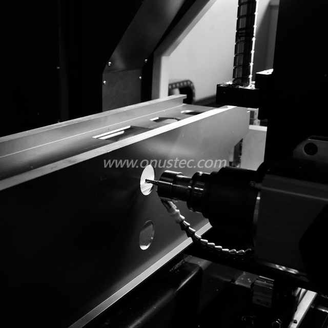 Centro de mecanizado de perfiles CNC de pórtico de alta precisión de 4 ejes