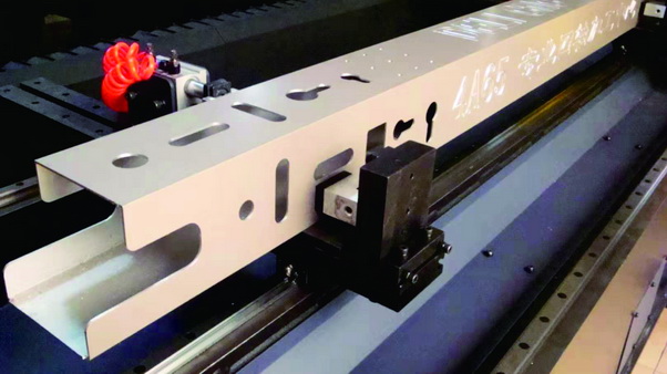 ¿Qué considerar antes de comprar un centro de mecanizado de perfiles?