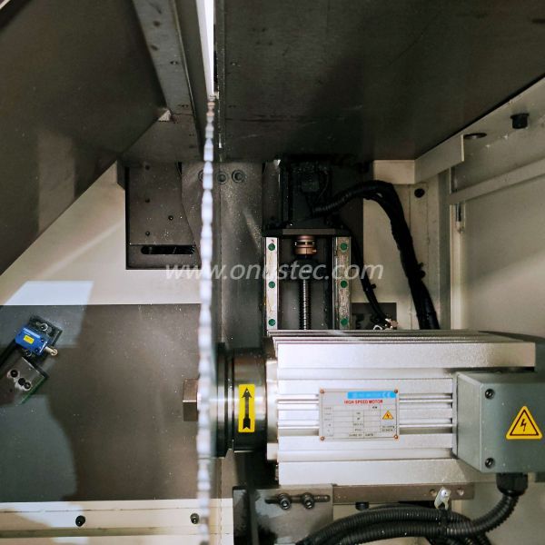 Sierra ingletadora doble CNC para fachadas de 7 ejes