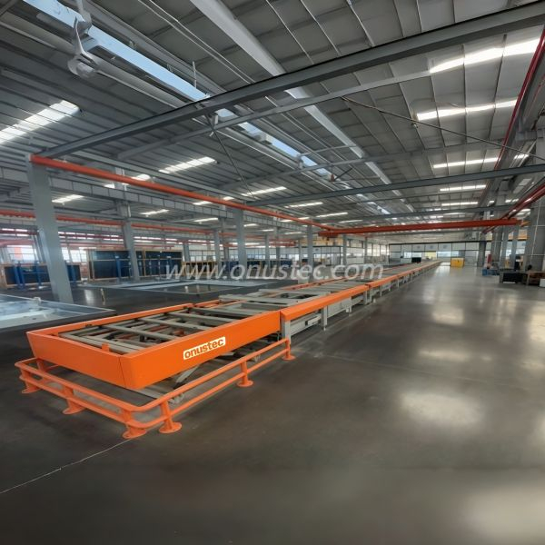 L&iacute;nea de montaje autom&aacute;tico de fachadas de puertas y ventanas.