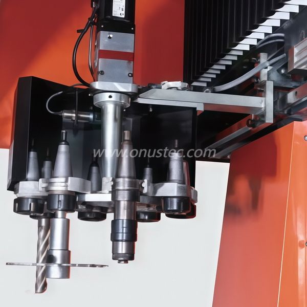 Centro de mecanizado de perfiles CNC de p&oacute;rtico de 4 ejes de aluminio industrial profesional
